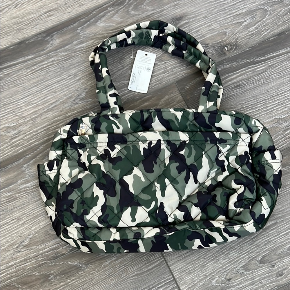 Urban Expressions Green and Black Camouflage Tote